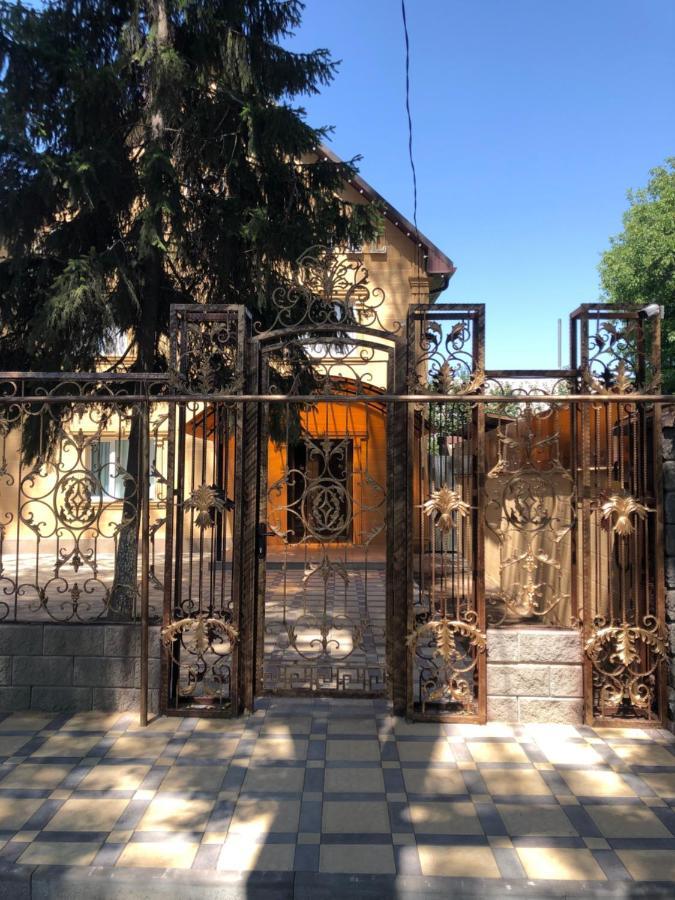 Hotel Lion Almaty Extérieur photo